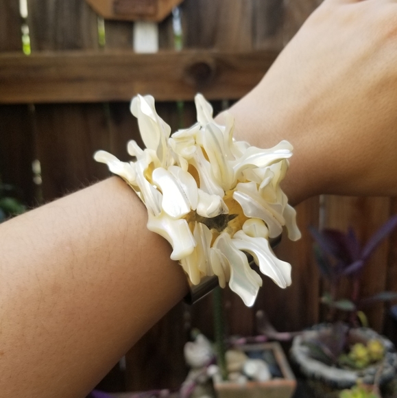Jewelry - White Seashell Gold Bracelet Cuff Adjustable